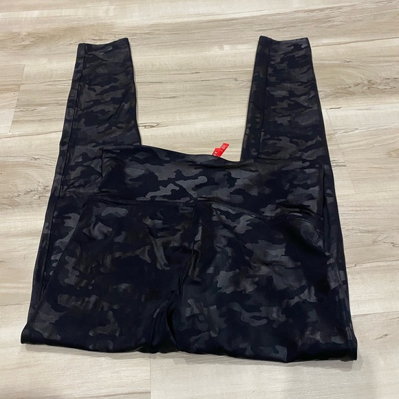 SPANX Dark Camouflage Leggings - Picture 2 of 4
